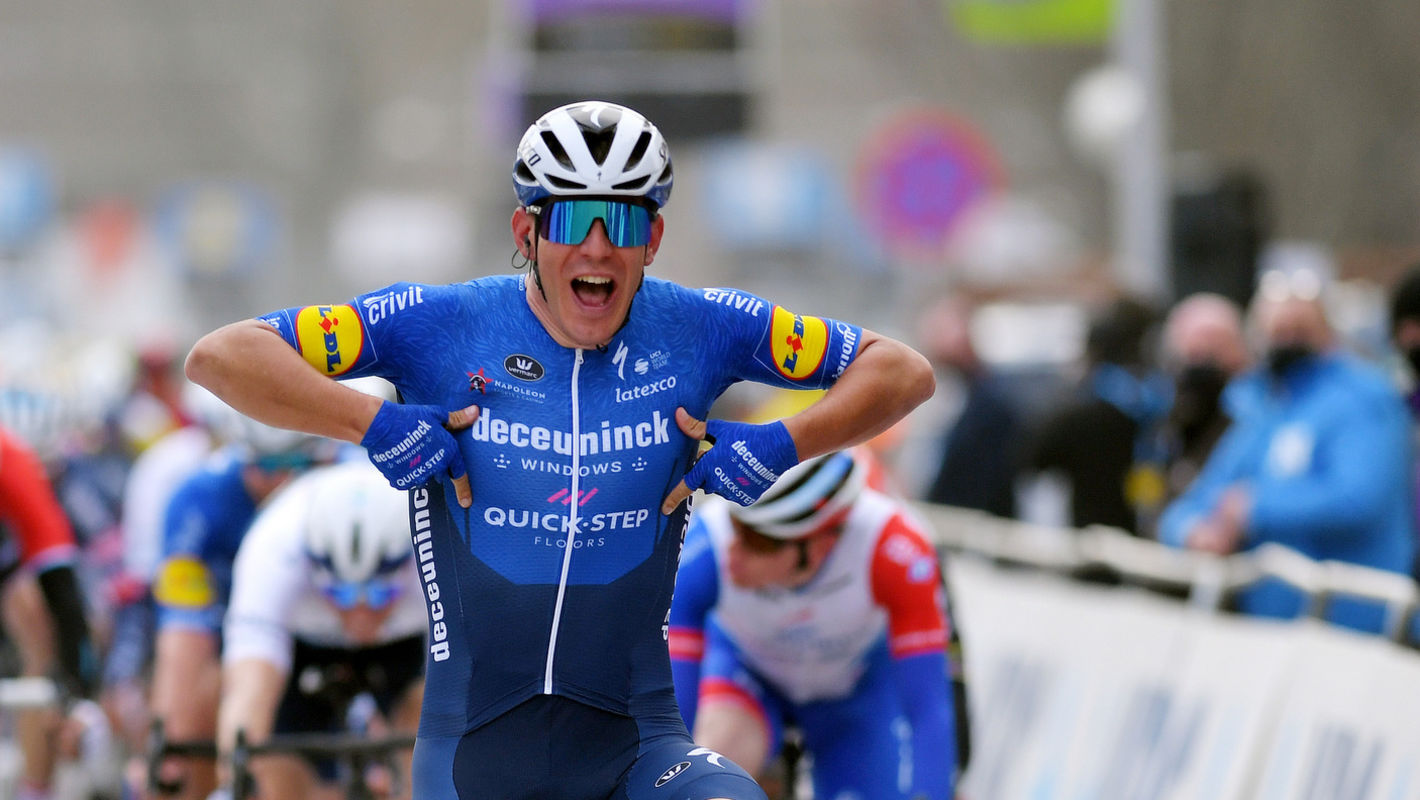 Davide Ballerini wint Omloop Het Nieuwsblad