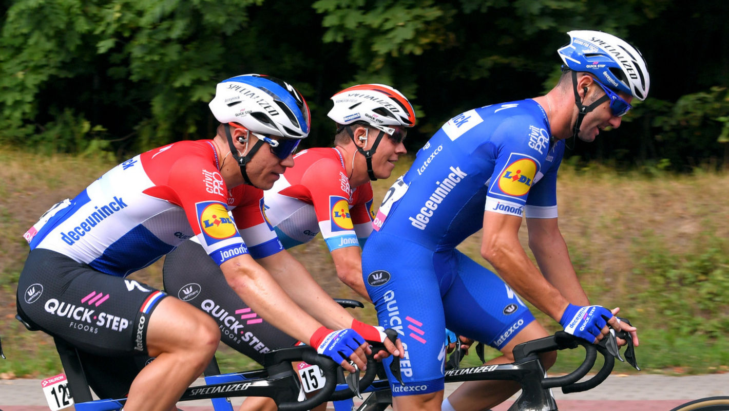 Chaotic bunch sprint at the Tour de Pologne