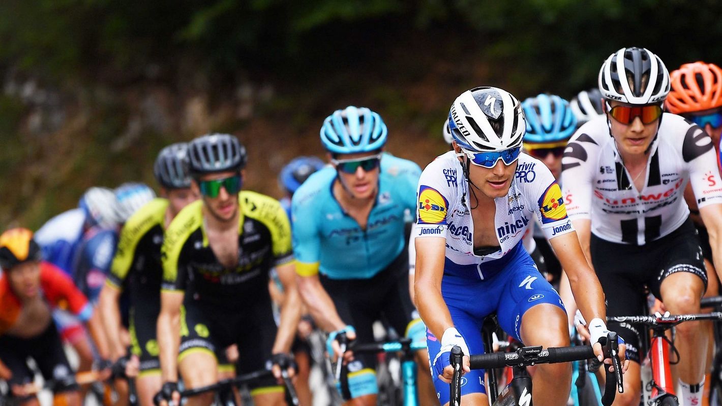 Masnada op het podium in Tirreno-Adriatico