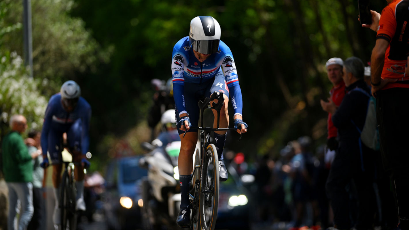 Giro d’Italia: Cerny levert prima tijdrit af