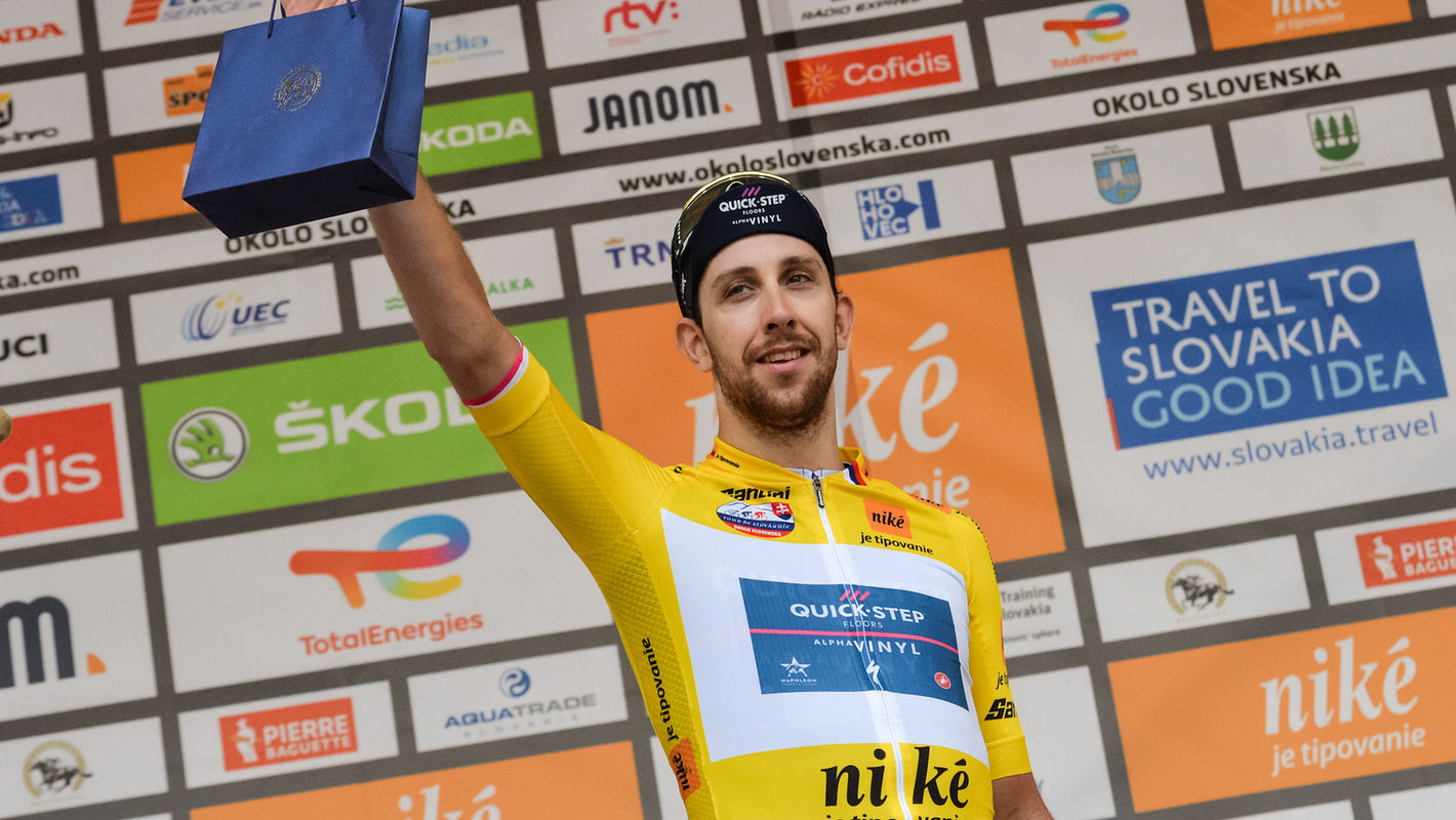 Cerny moves into yellow