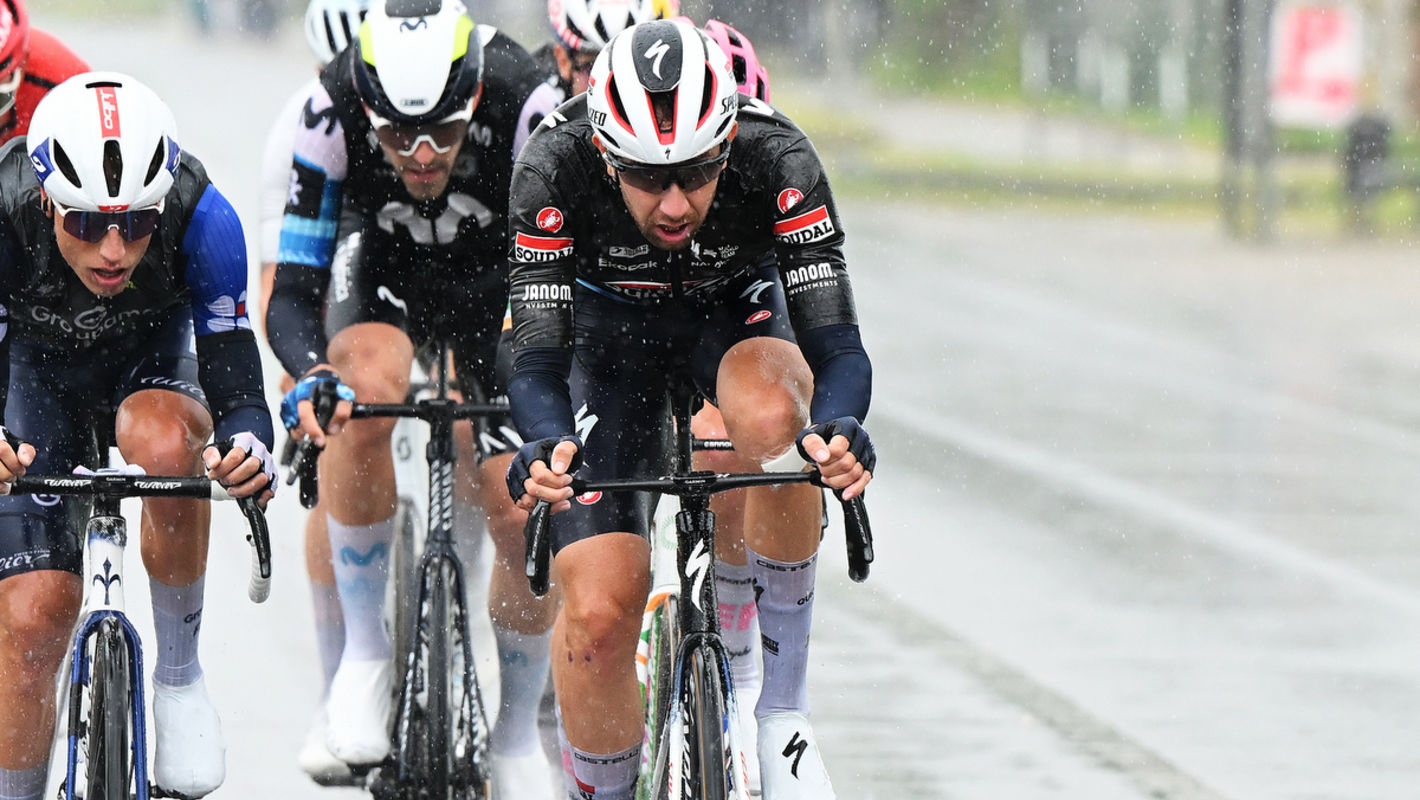 Cerny kleurt lastige bergrit in Giro