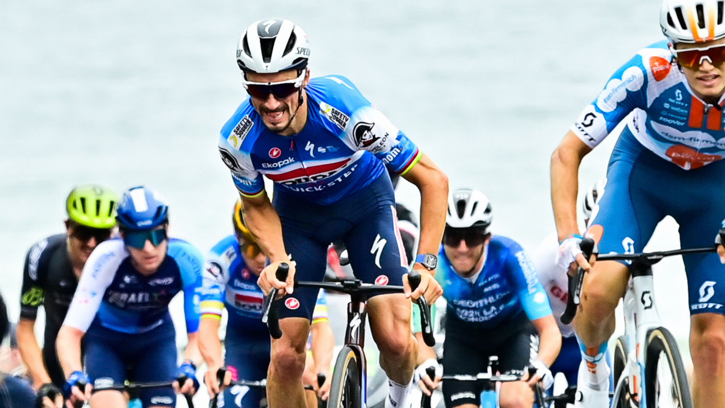 Alaphilippe maakt flinke sprong in Brits klassement