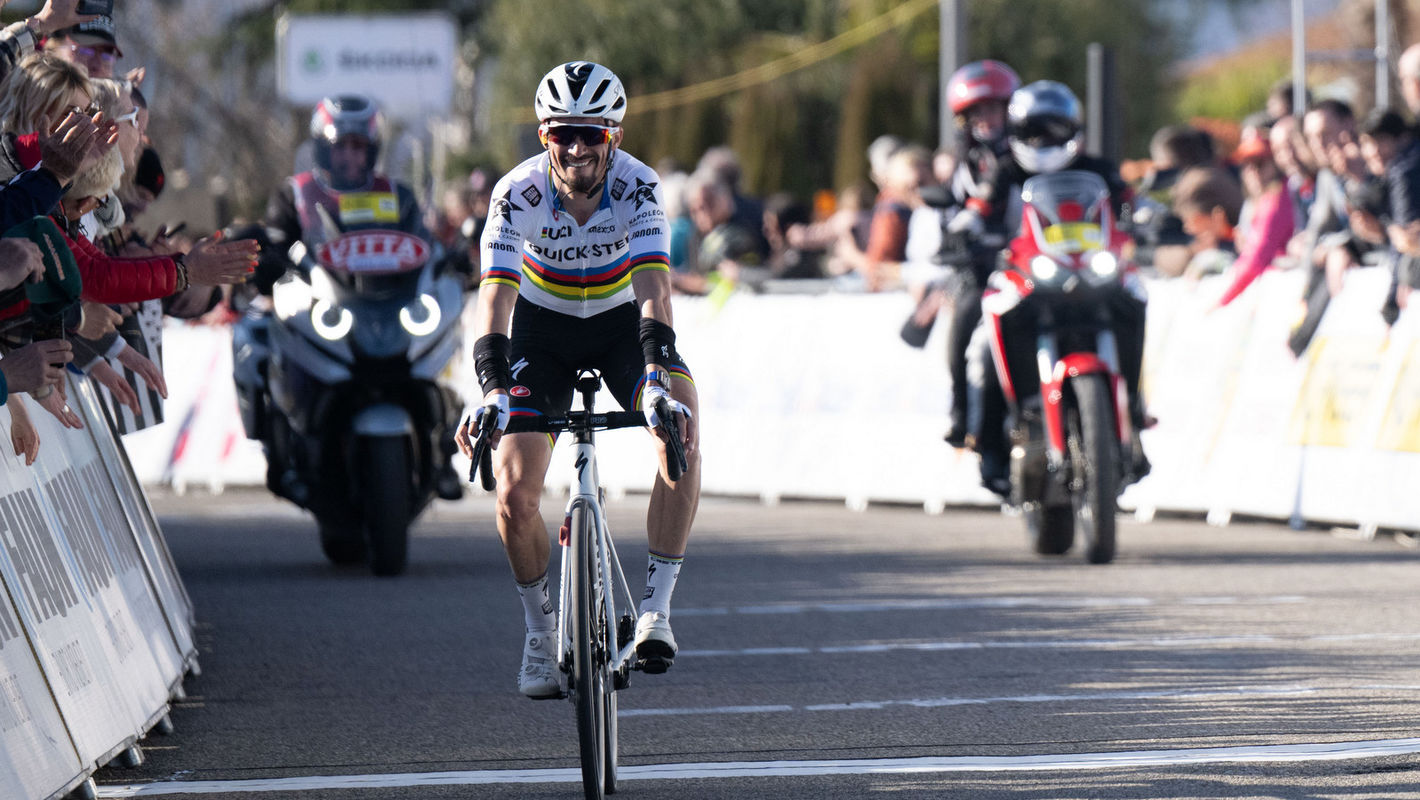 Alaphilippe toont zich in Drôme Classic