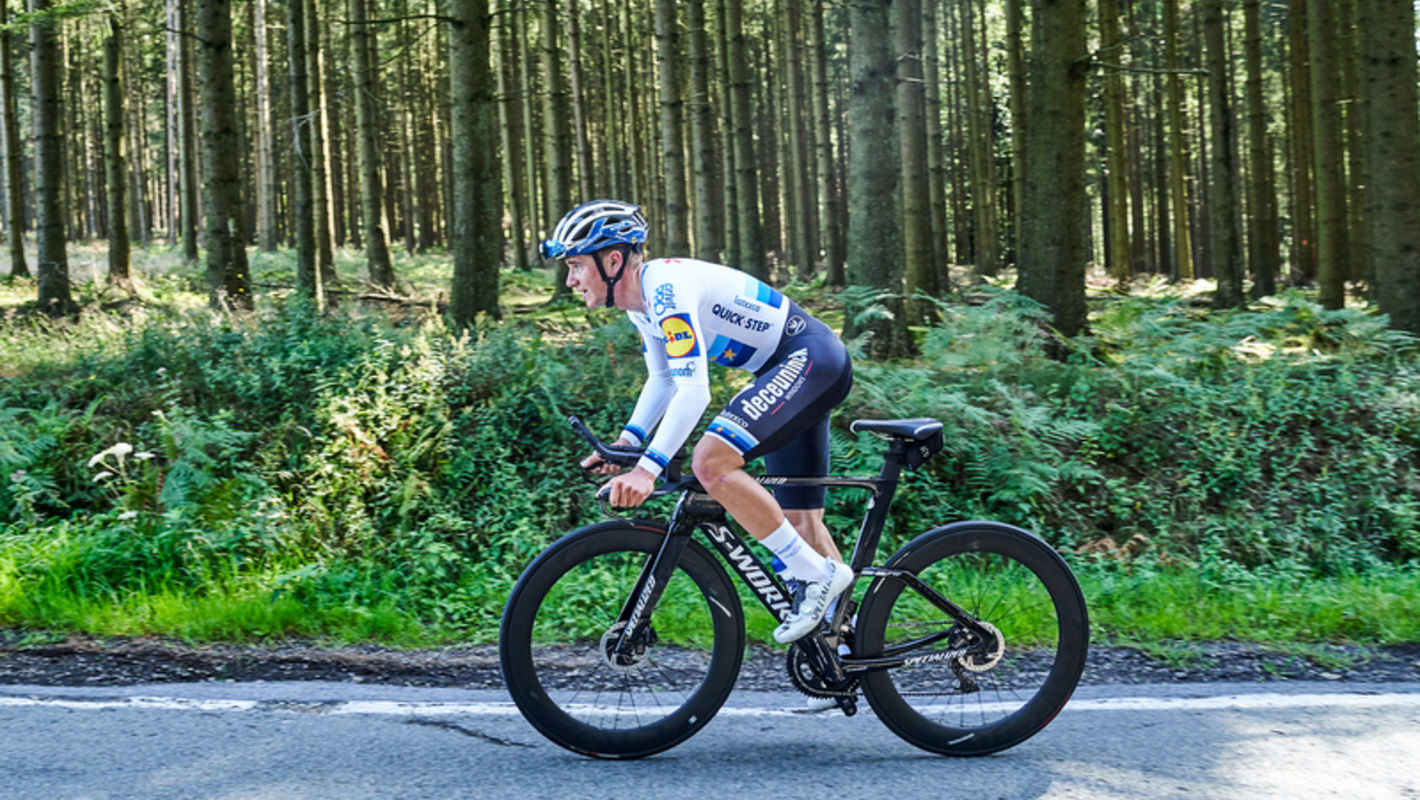 Evenepoel shows off European ITT Champion jersey