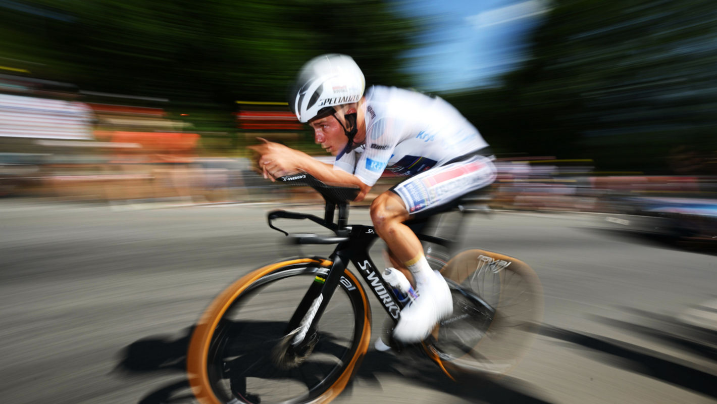Le Tour: Remco blijft in wit na klimtijdrit