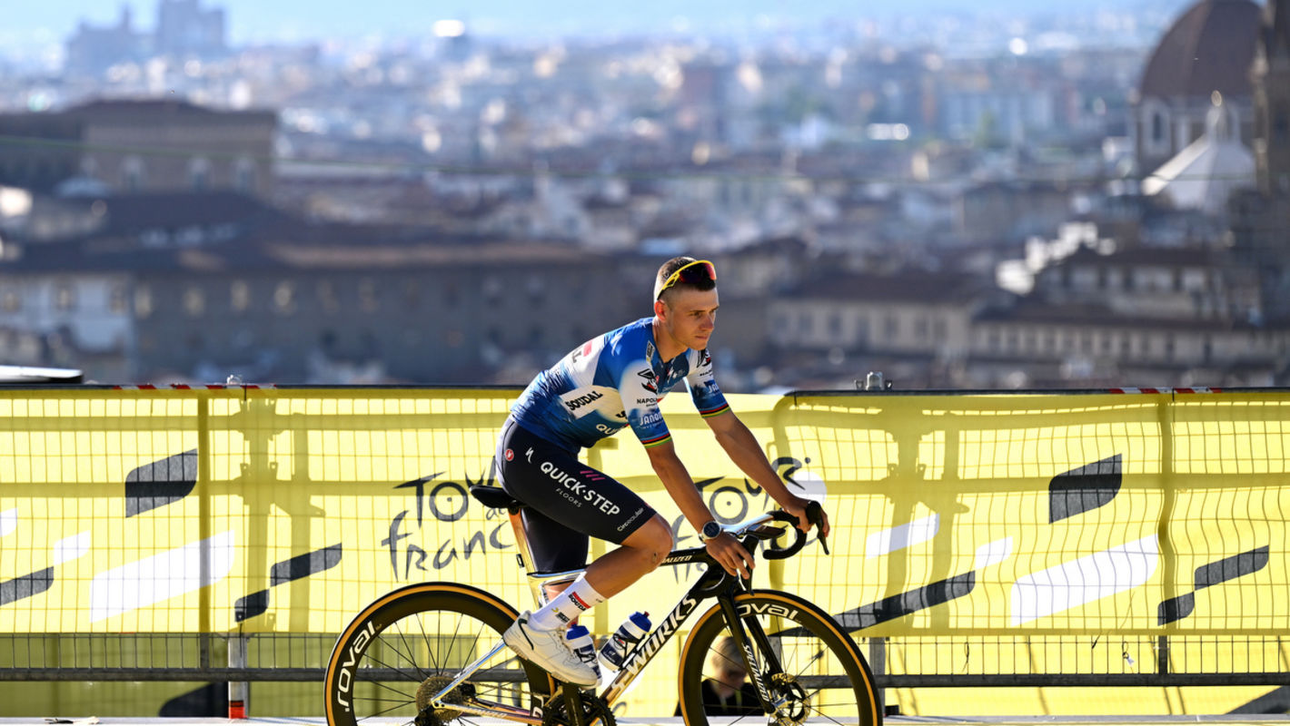 Evenepoel top ten on opening stage of the Tour de France