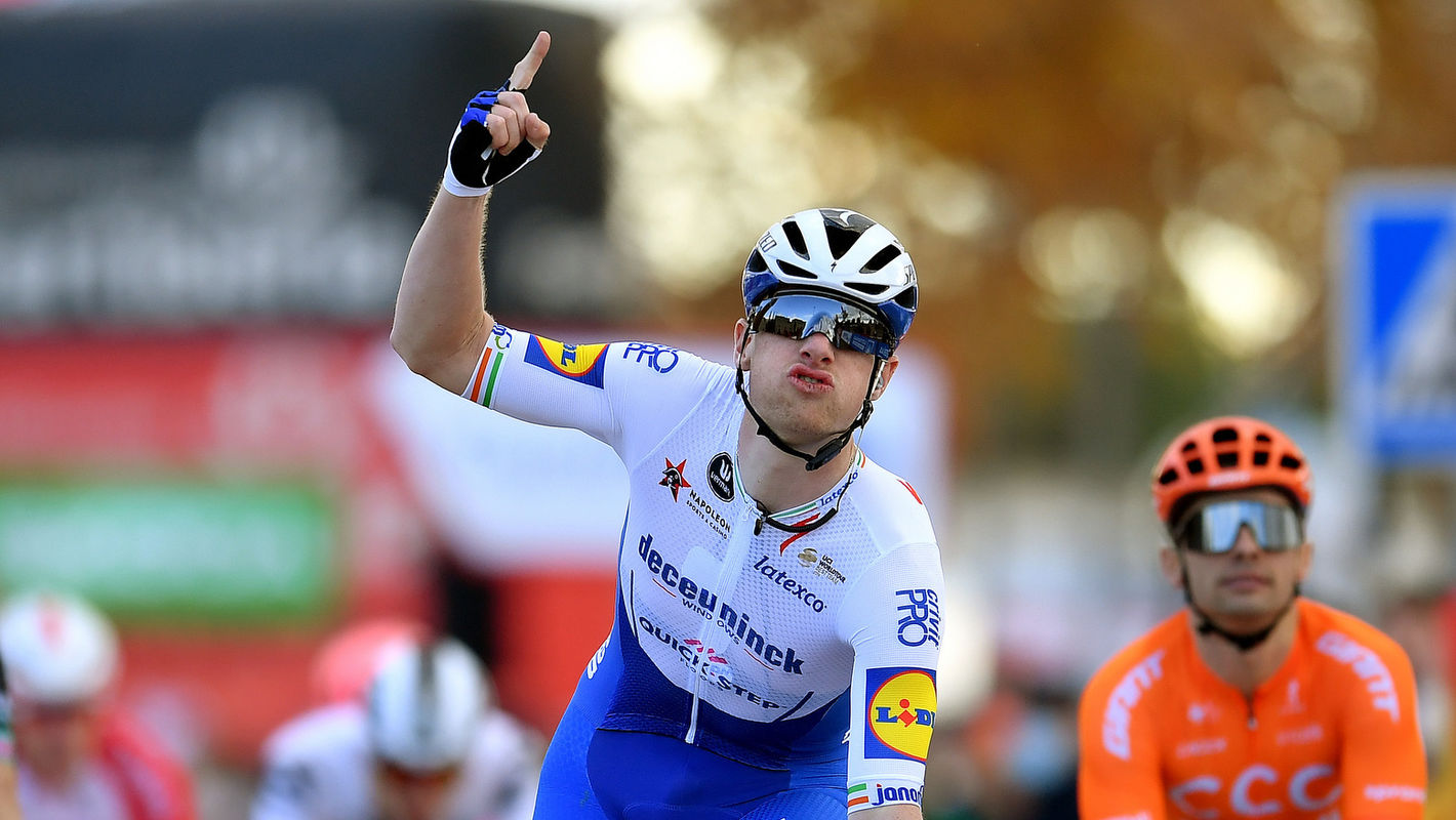 Vuelta a España: Bennett snelt naar ritzege