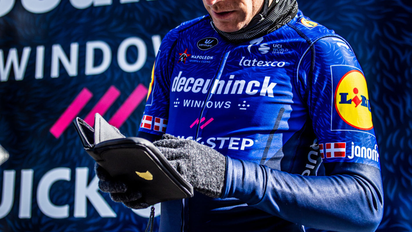 De multifunctionele lederen Deceuninck - Quick-Step telefoonhoes is er!