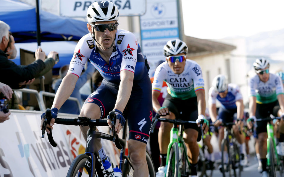 Top 10 voor Devenyns op steile finish in Andalucia