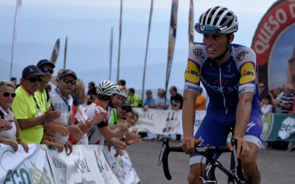 De La Cruz and Mas climb superbly on Picon Blanco