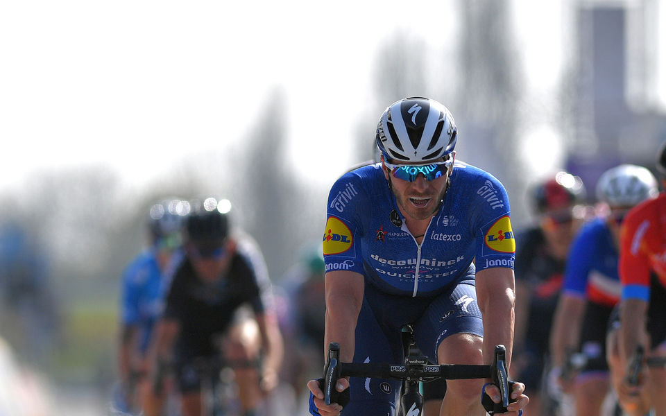 Deceuninck – Quick-Step active in a chaotic Dwars door Vlaanderen
