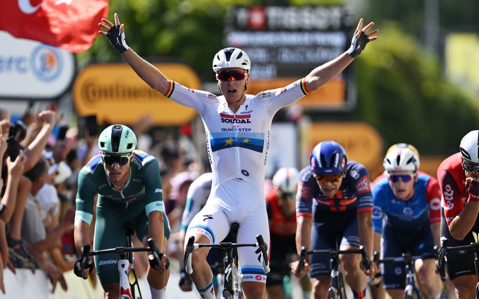 Tour de France: Merlier makes it two in Châteauroux