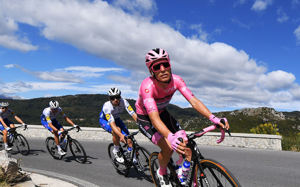 Almeida defends Giro d’Italia maglia rosa in the crosswinds