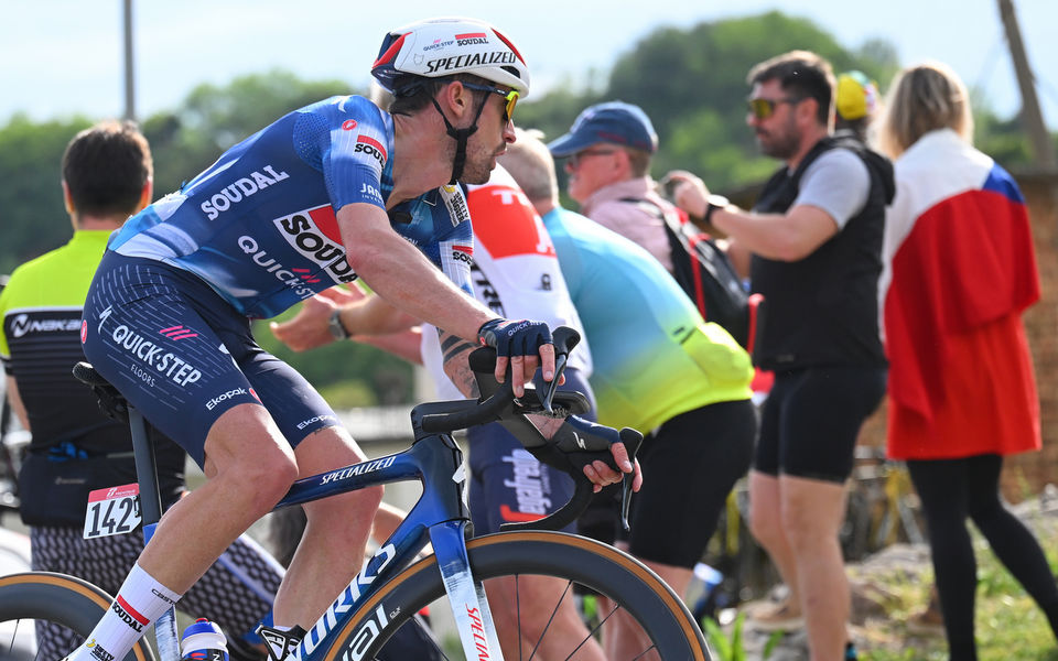 Giro d’Italia: Peloton arrives in Matera