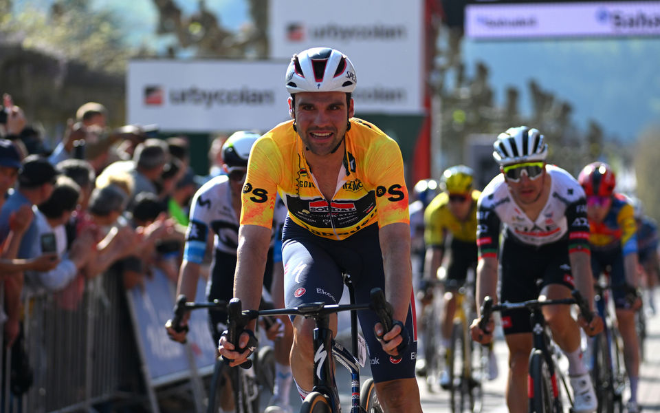 Schachmann shows grinta in Basque Country