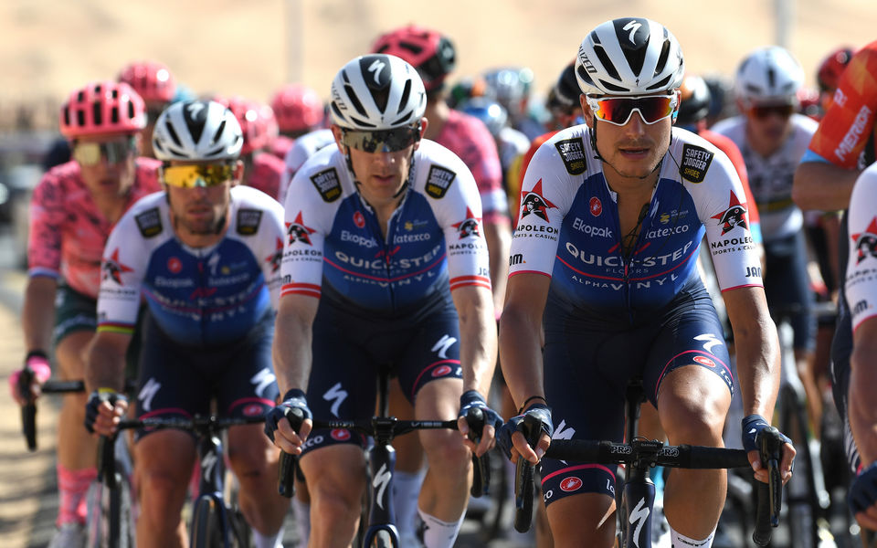 Rommelige sprint in openingsrit UAE Tour