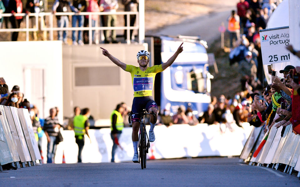 Remco Evenepoel wint Volta ao Algarve
