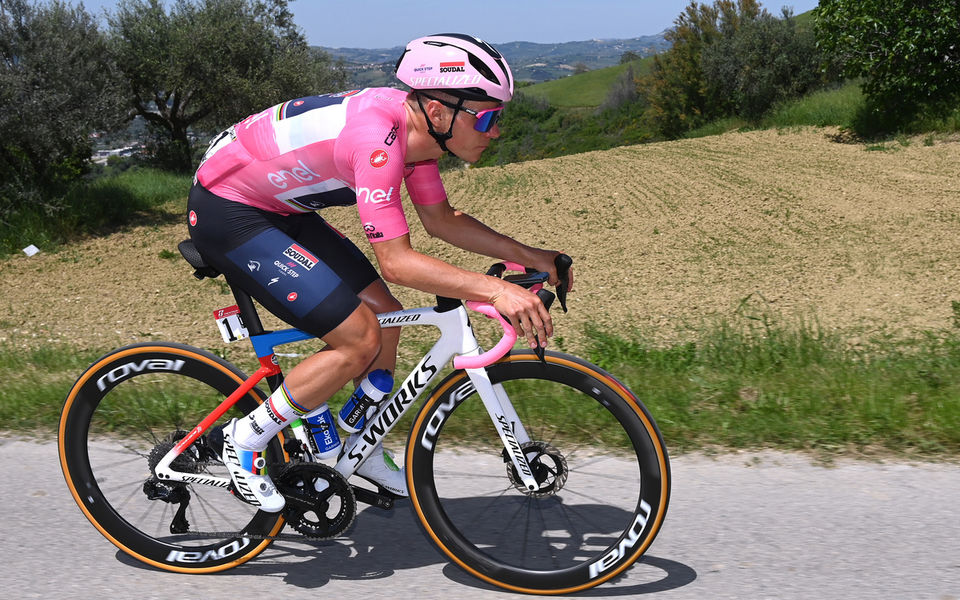Giro d’Italia: Evenepoel zijn eerste dag in het roze
