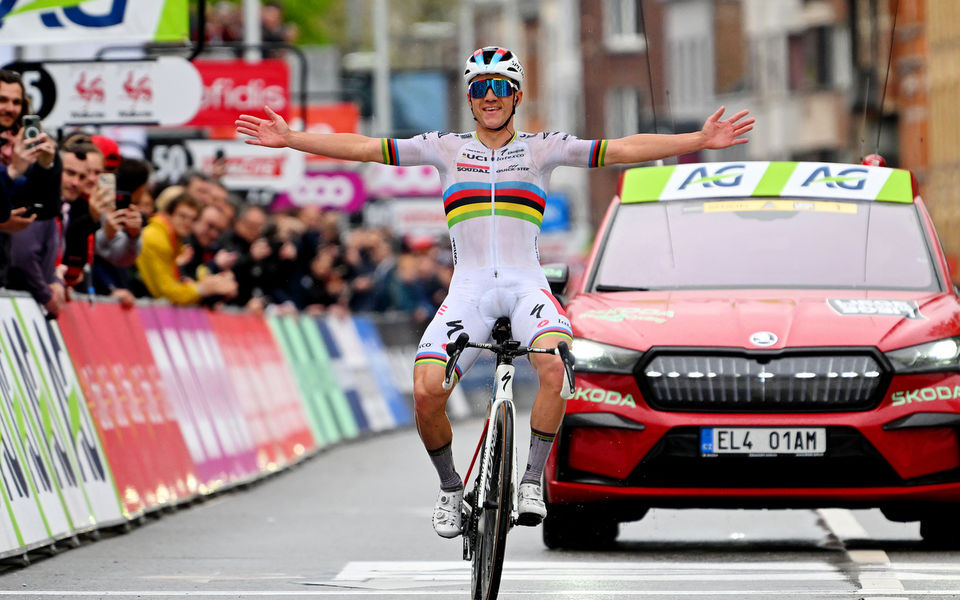 Evenepoel schrijft historie in Liège–Bastogne–Liège