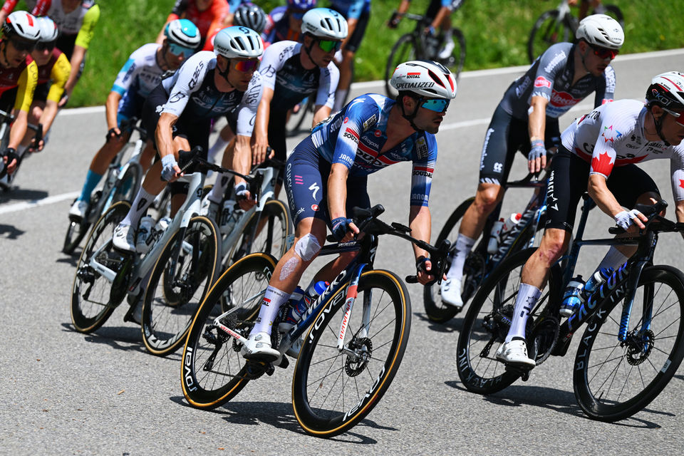Tour de Suisse peloton enjoys a calm day