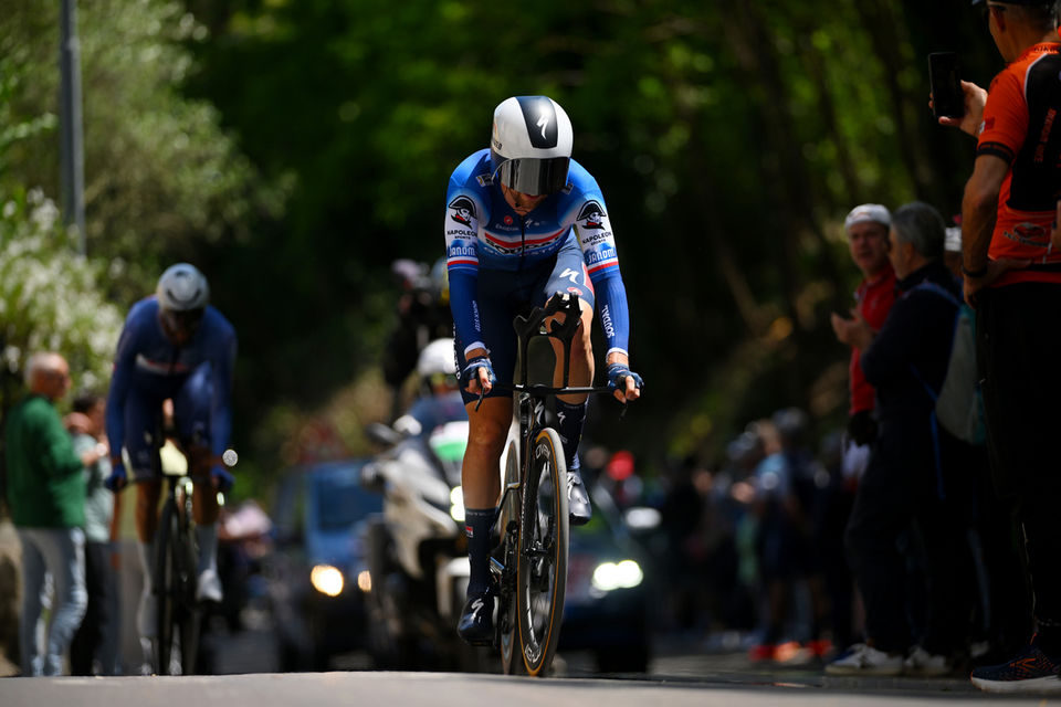 Giro d’Italia: Cerny levert prima tijdrit af