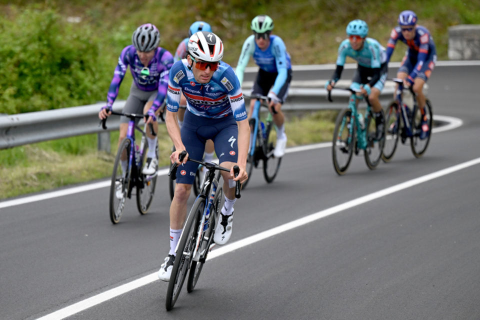 Garofoli spends 150 kilometers in the break at Il Giro