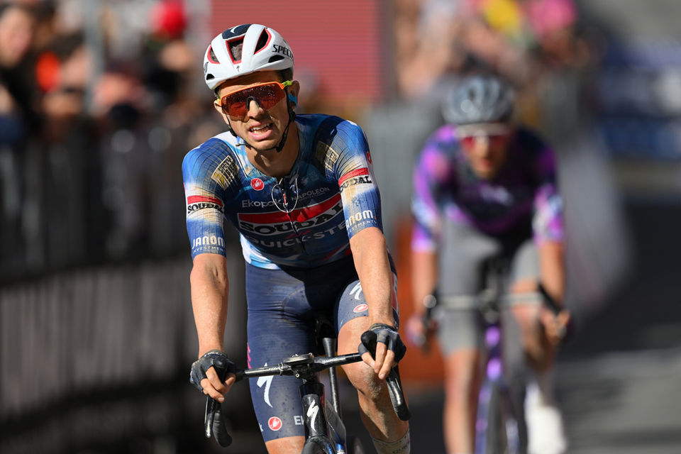 Chaos op onverharde wegen in Giro