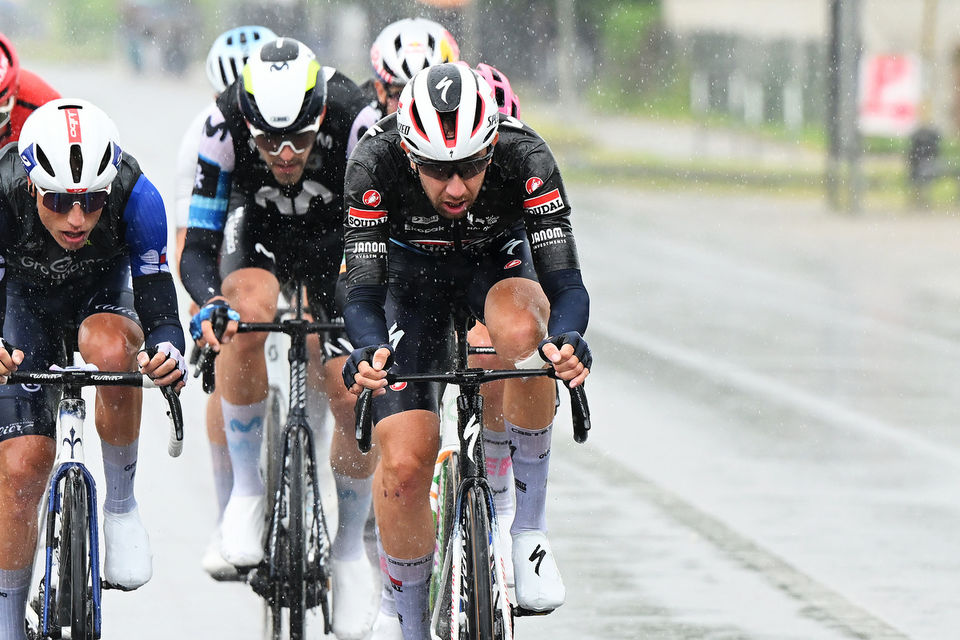 Cerny kleurt lastige bergrit in Giro