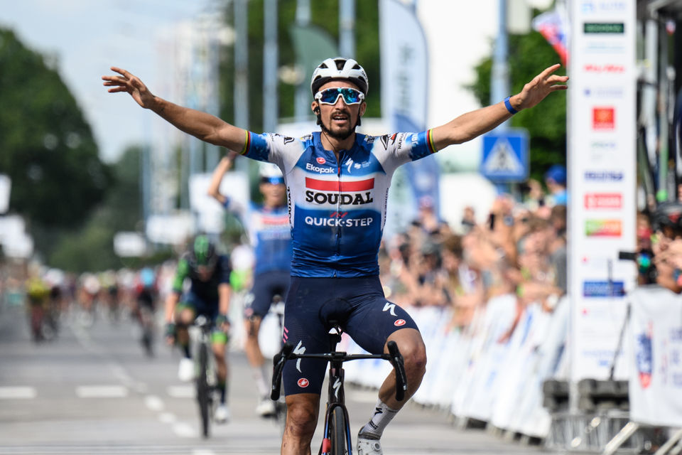 Alaphilippe surprises the sprinters