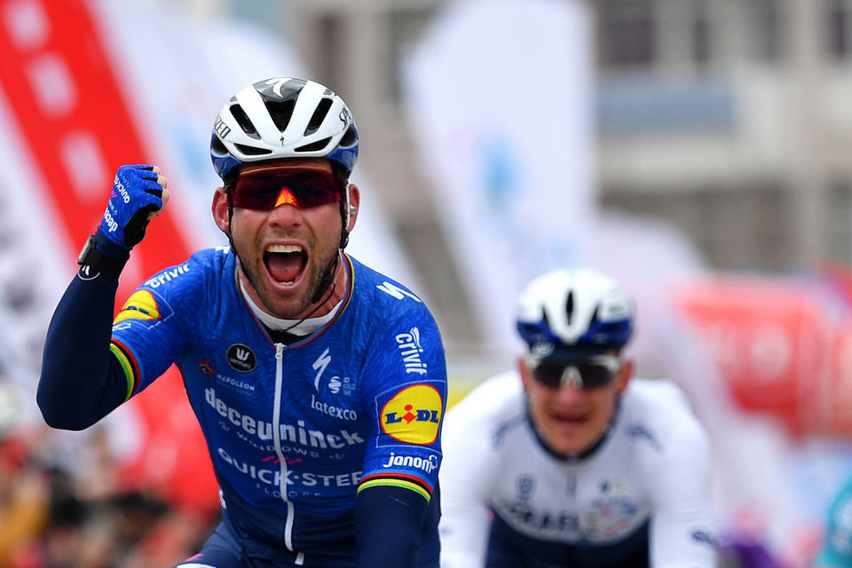 Mark Cavendish knoopt aan met zege in Turkije