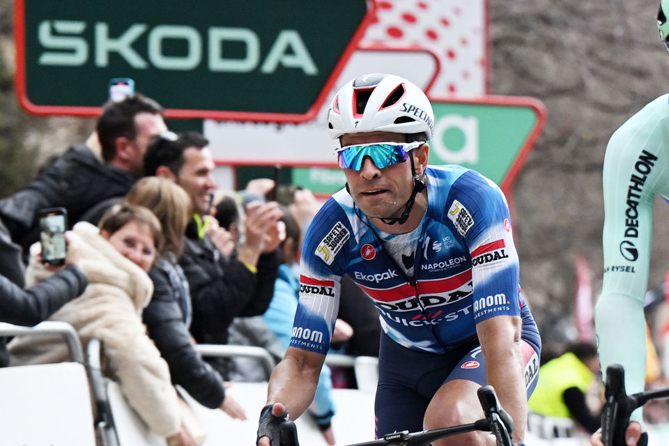 Volta a Catalunya: Landa pakt tijd in waaieretappe