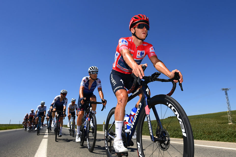 Vuelta a España: Evenepoel langer in het rood