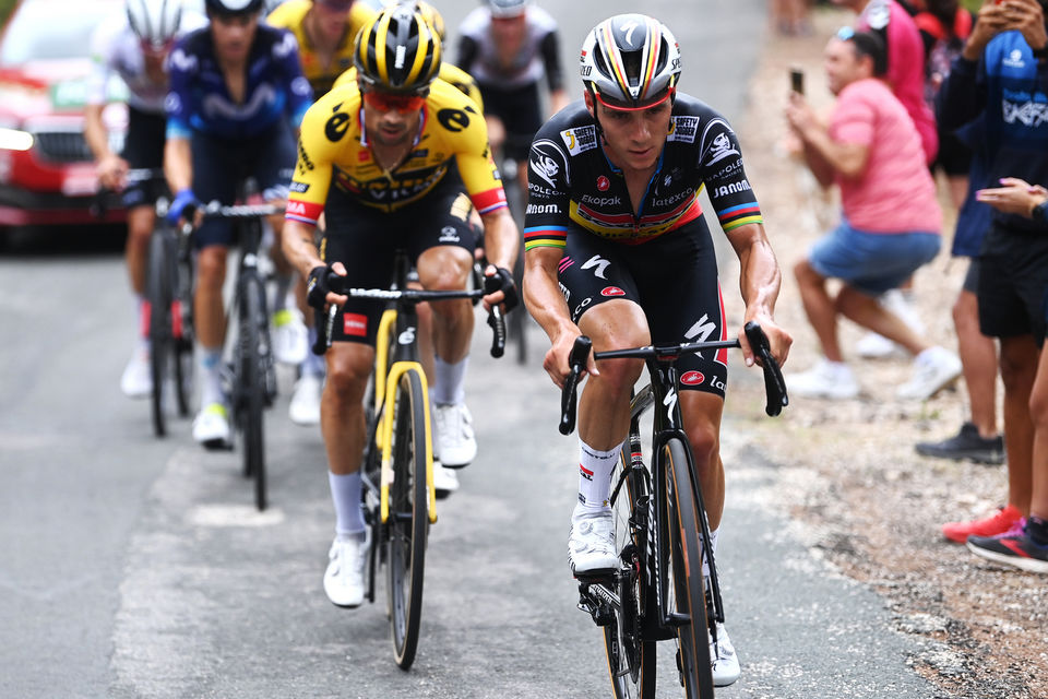 Vuelta a España: Evenepoel defends admirably