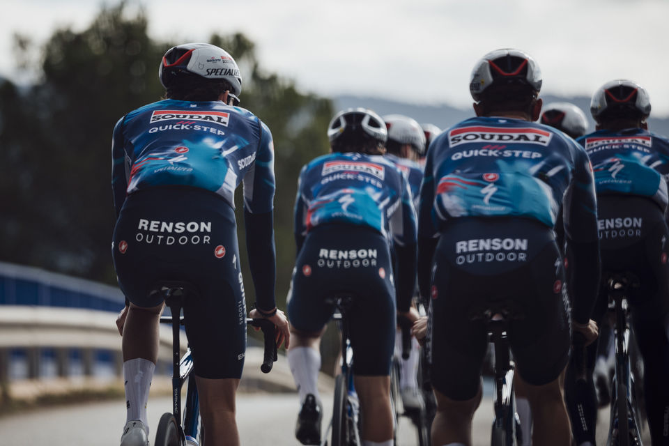 Soudal Quick-Step Devo aan het vertrek in Tsjechië