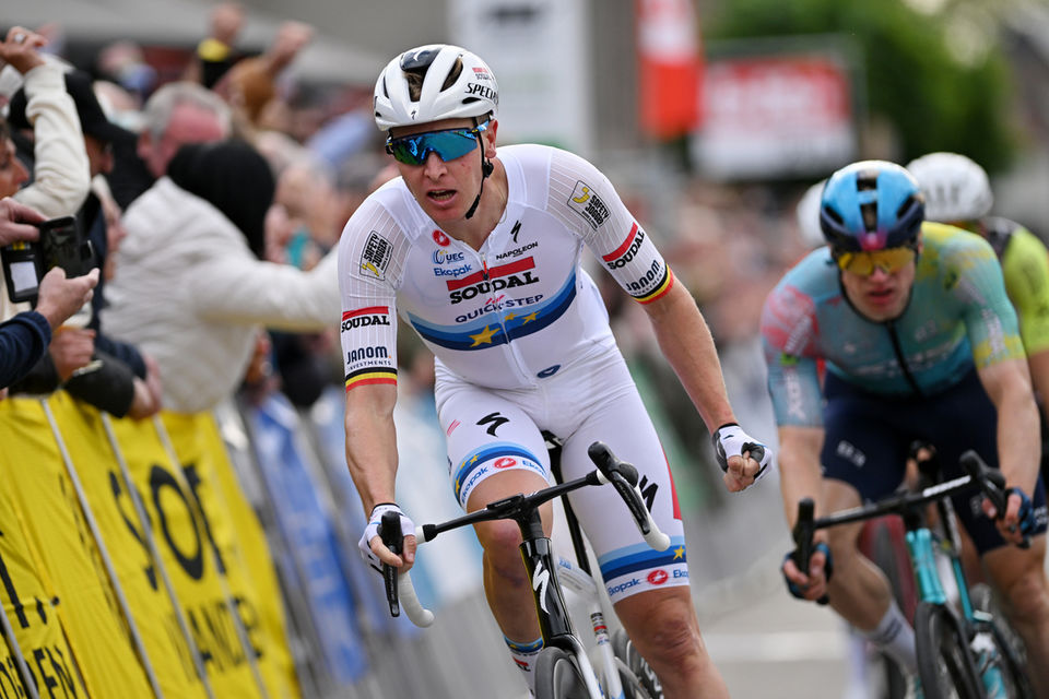 Tim Merlier wins Omloop van het Houtland